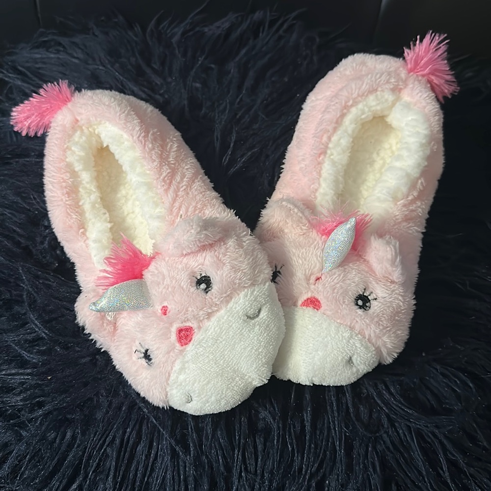 Light pink unicorn slippers. Fits size 5-6 youth